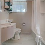 King Bed Room Bath