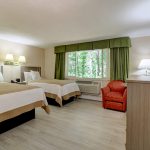 Queen & Twin Bed Room