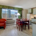 Room 34B Dining & Kitchen